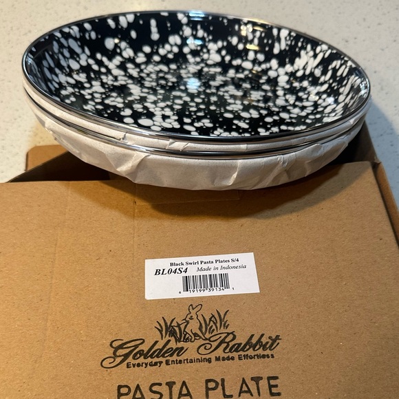 NIB Golden Rabbit Set of 4 Black Swirl Pasta Plates - Picture 4 of 13